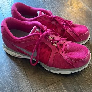 Dual Fushion Nike Tennis Shoes